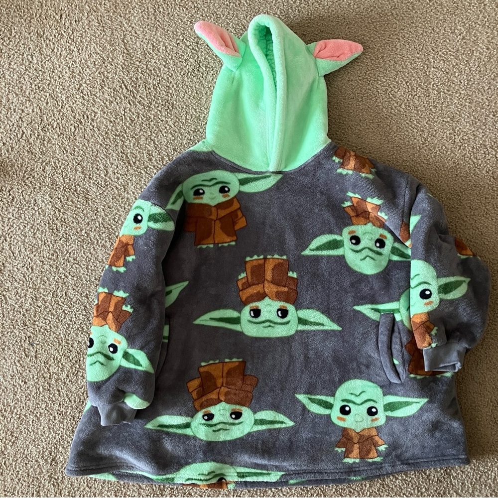 EUC Star Wars Kids The Child (Baby Yoda) Oversized Hooded Pullover